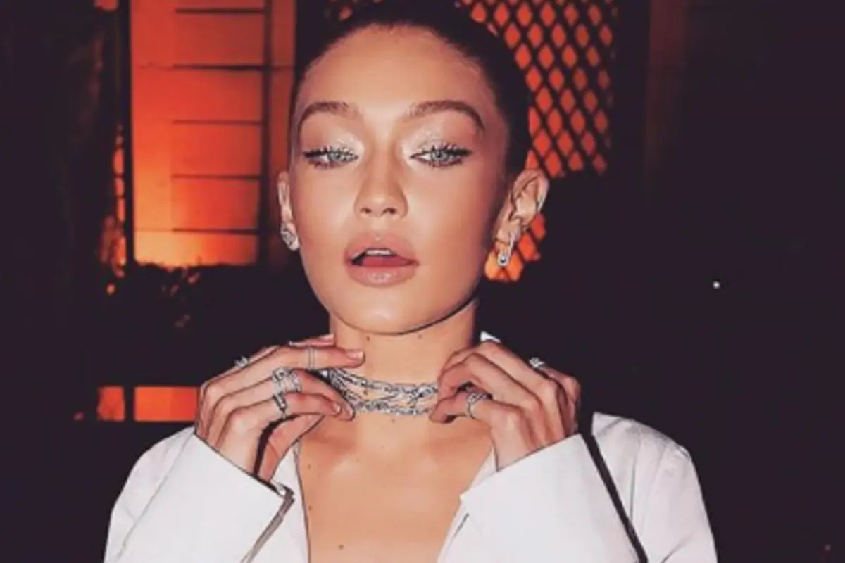 Cantik Seperti Gigi Hadid dengan Tampilan Makeup Simpel Ini