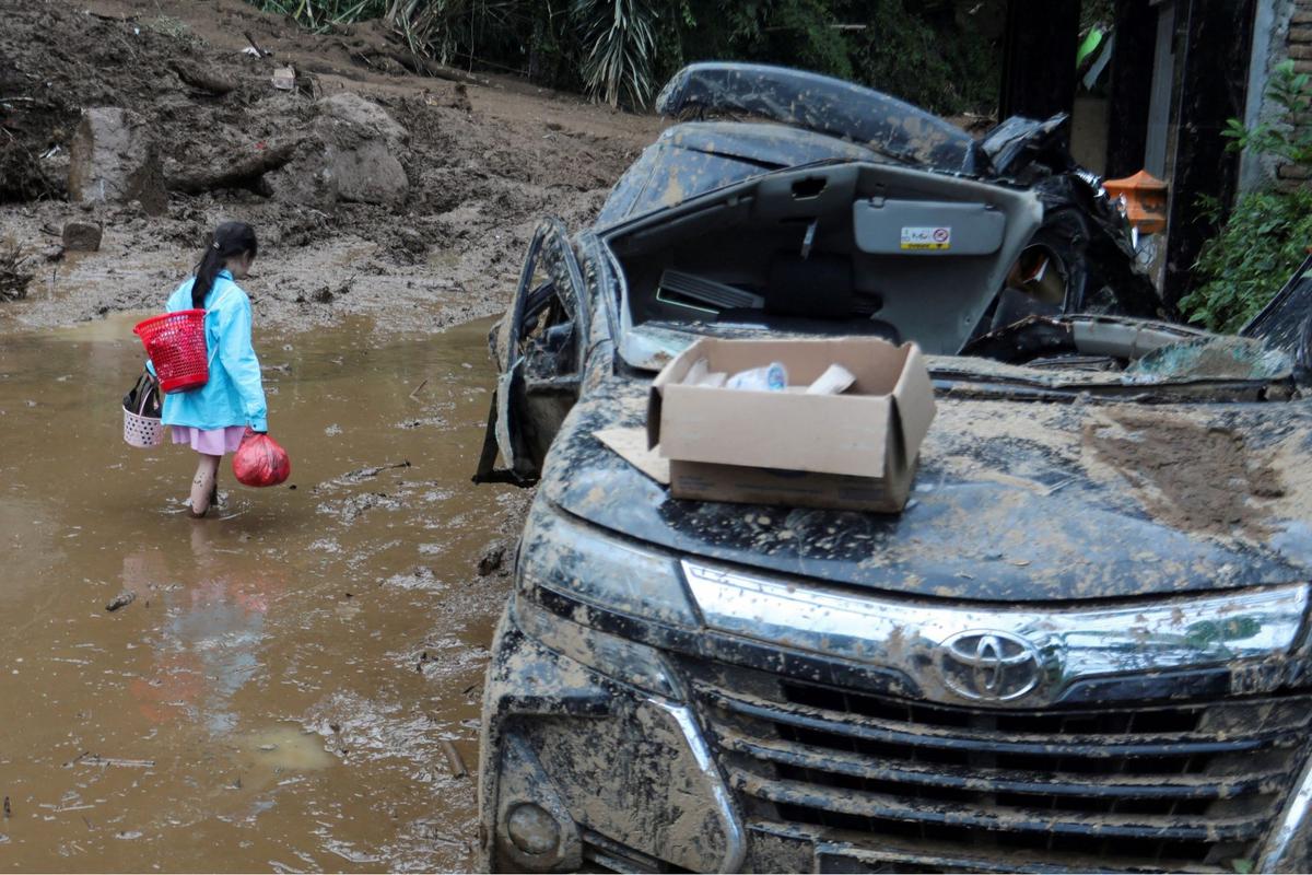 Banjir bandang dan tanah longsor di Karo