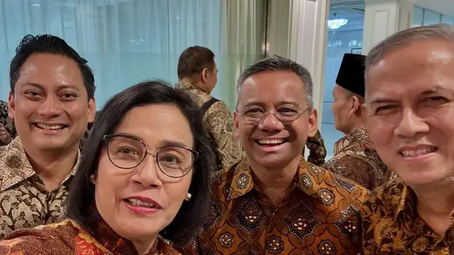 6 Gaya Sri Mulyani Kembali Jabat Menteri Keuangan di Kabinet Merah Putih, Kompak Bareng Tiga Wakilnya