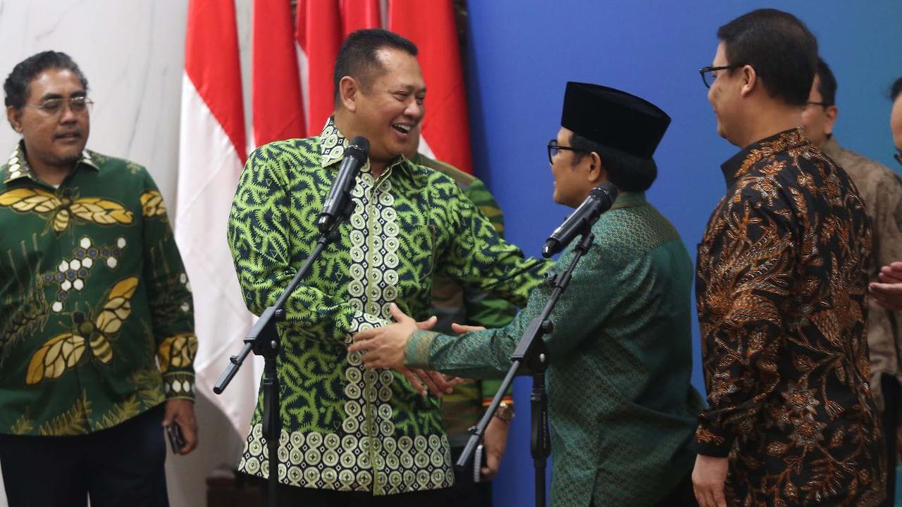 Selain itu, dirinya mengaku telah mendapatkan masukan dari Muhaimin untuk mengatasi berbagai undang-undang yang ada saat ini tidak cukup dengan merubah undang-undang.<br>