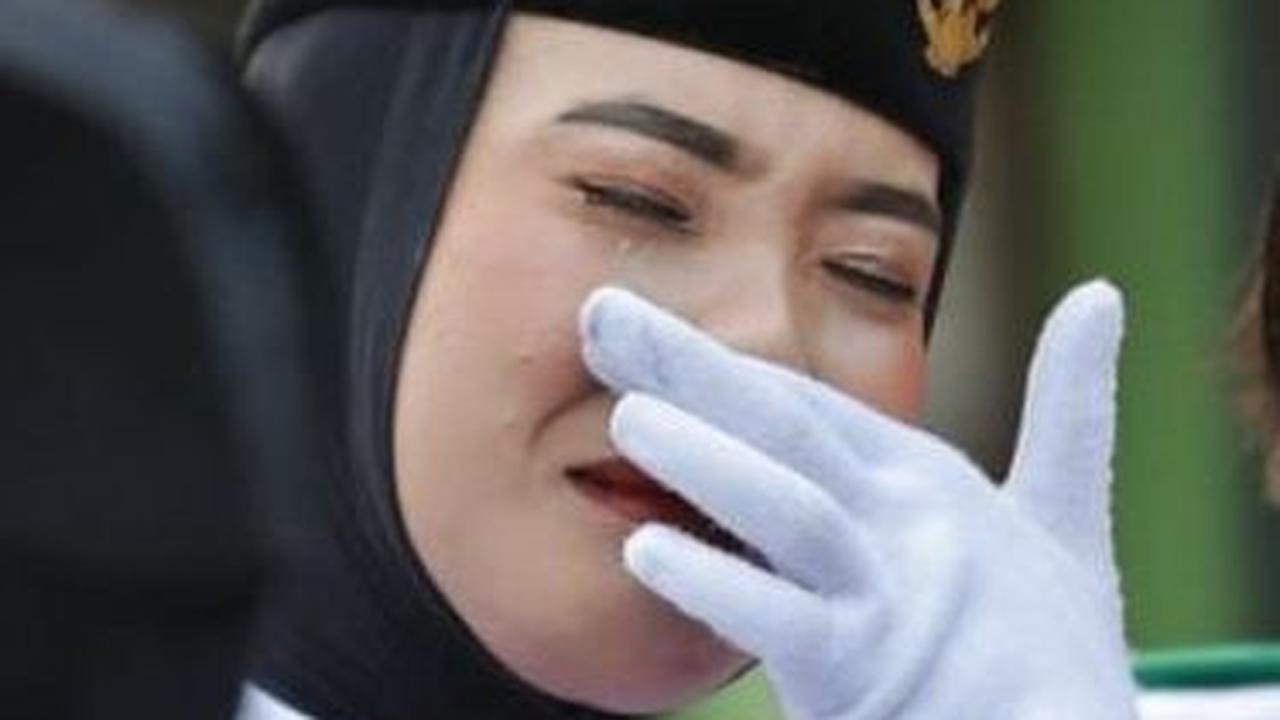 Sederet Momen Haru HUT ke-78 RI di Jatim, Salah Satunya Warga Arak 78 Meter Bendera di Tengah Hutan