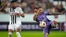 Ketinggalan 0-1, Liverpool langsung menggebrak pertahanan lawannya begitu memasuki babak kedua. Menit ke-55, Liverpool mendapatkan hadiah penalti setelah Diaz dijatuhkan di kotak terlarang. Nunez maju sebagai algojo dan mengirim bola ke sisi kiri. (AP Photo/Matthias Schrader)