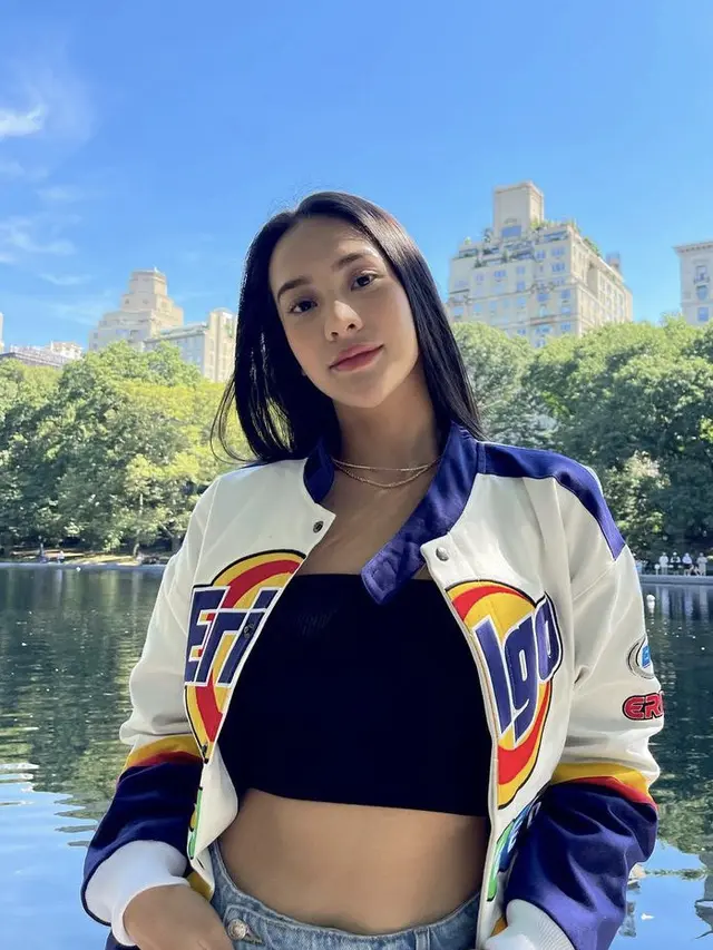 Gaya Anya Geraldine di Amerika Serikat