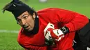 Juventus' goalkeeper Gianluigi Buffon takes part to the training session prior to their "Serie A" football match against Torino on February 26, 2008 at Olympic Stadium in Turin. AFP PHOTO/GIUSEPPE CACACE