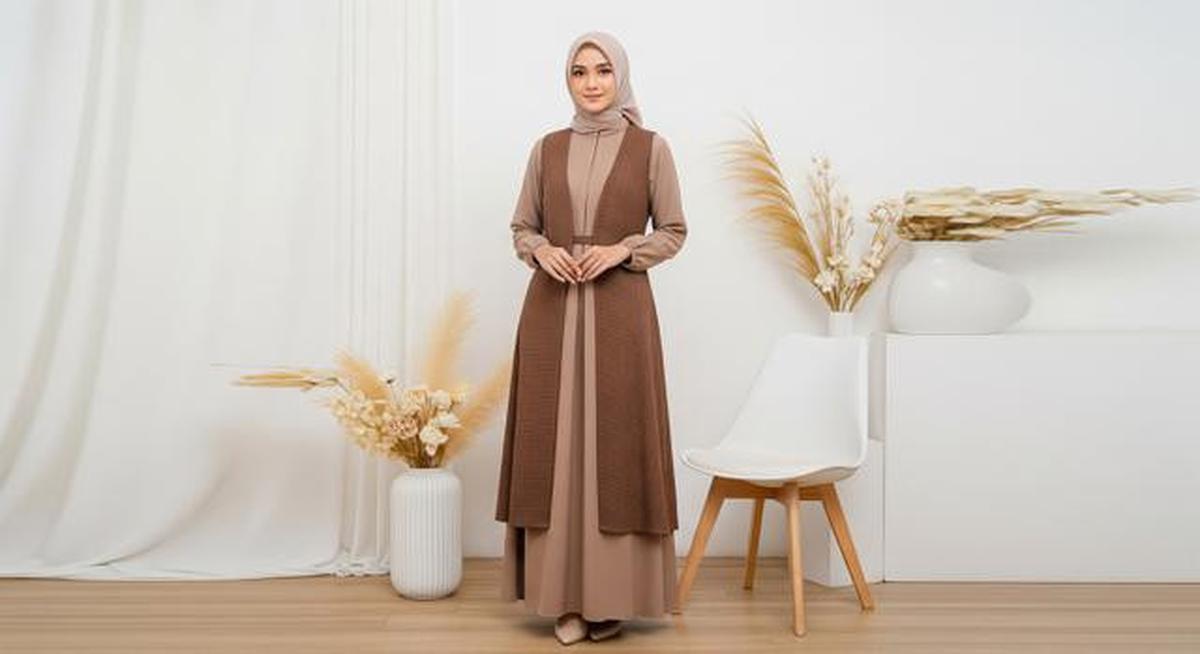 Perbandingan Gamis Rompi vs Gamis Biasa: Kelebihan, Kekurangan, dan Situasi Pemakaian Terbaik
