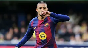 Selebrasi penyerang Barcelona, Raphinha usai membobol gawang Villarreal, Minggu (21/12/2025) (AP Photo/Alberto Saiz)