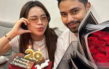 Kejutan Buat Bahagia, Potret Lady Rara Dilamar Kekasih di Atas Panggung Tepat di Momen Ulang Tahunnya