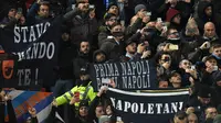 Lima suporter Napoli ditangkap di Liverpool usai terlibat bentrok dengan polisi, Kamis (28/11/2019) (AFP/Oli Scraff)