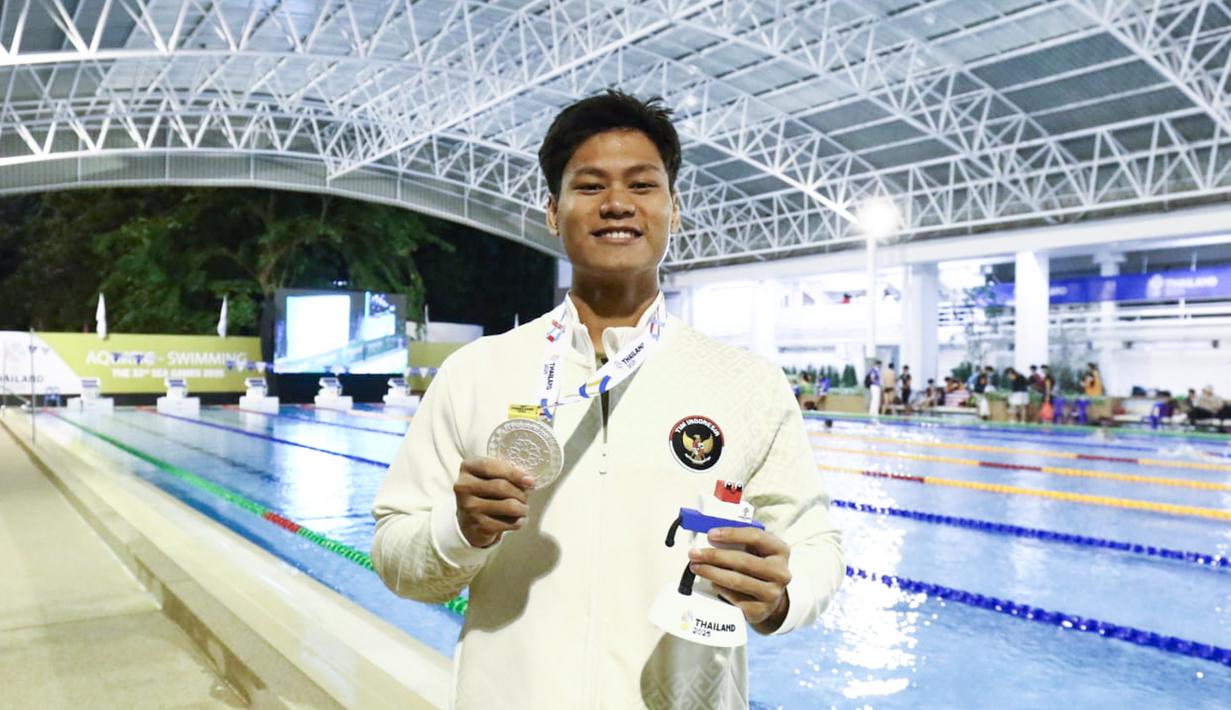 Medali perunggu dipersembahkan oleh Joe Aditya Wijaya Kurniawan. Dia turun di nomor 100m gaya kupu-kupu putra di Aquatic Center, Huamark Sports Complex, Bangkok. Joe Aditya Wijaya Kurniawan berhasil mencatatkan waktu 53,14 detik, hanya kalah dari Zheng Wen Quah dari Thailand yang membukukan 52,25 detik. (Dok. Akuatik Indonesia)