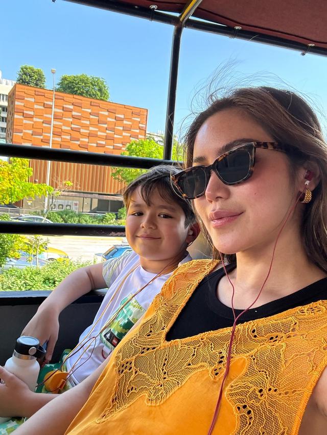 Hamil Anak Ketiga, Ini 7 Potret Jessica Iskandar Liburan Bareng Keluarga