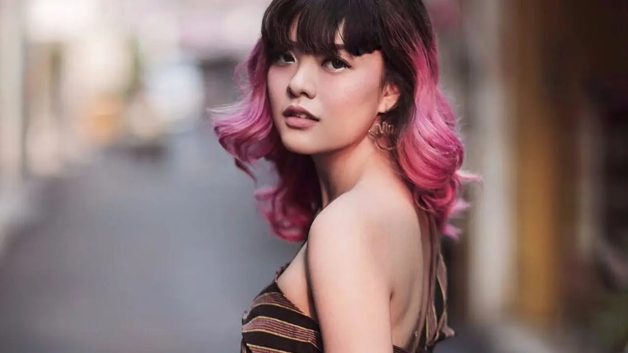 [Bintang] Biar Kekinian, Intip 5 Gaya Kece Influencer Pakai Baju Etnik