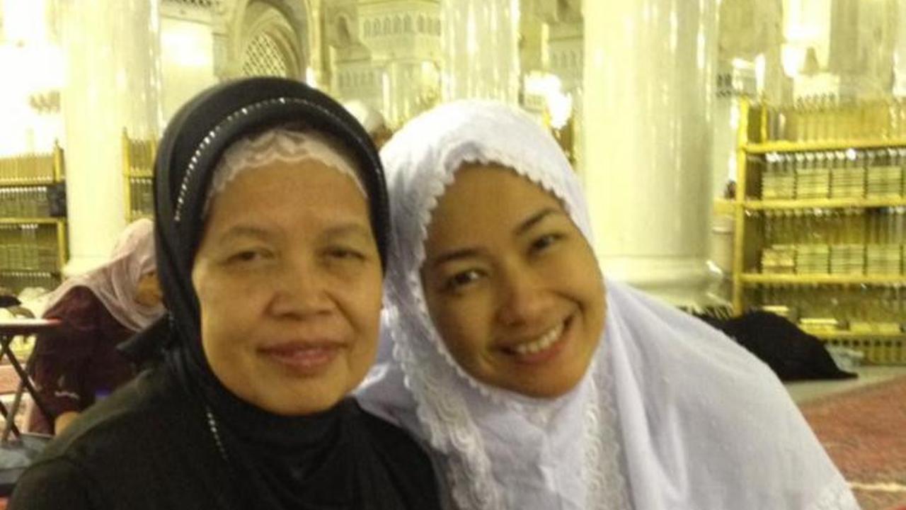 4 Potret Kenangan Terindah Alya Rohali Bersama Sang Ibu yang Kini Telah Tiada