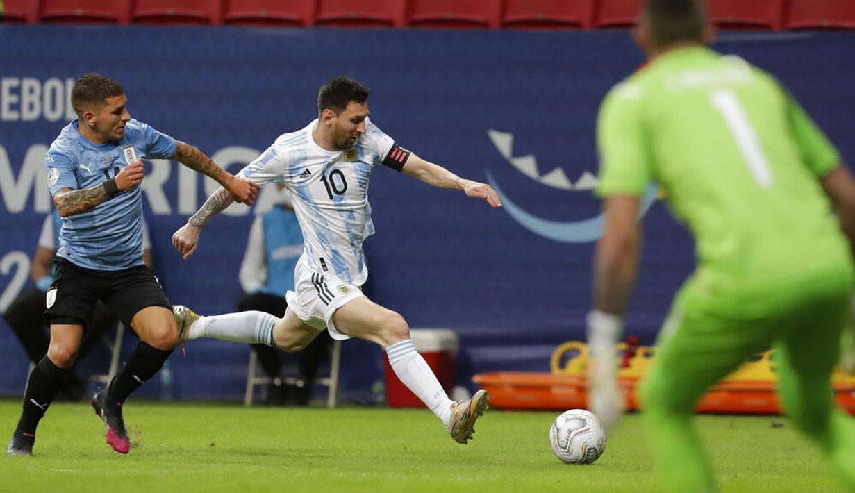 Ini menjadi kemenangan pertama buat Lionel Messi dan kawan-kawan setelah di laga pertama ditahan imbang Chile 1-1. (AP Photo/Eraldo Peres)
