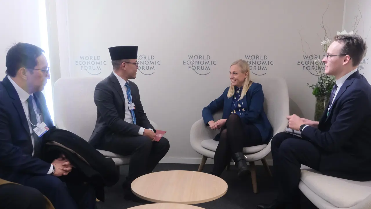 Menlu RI Sugiono (kiri) dan Menlu Finlandia Elina Valtonen (kanan). (dok. Kemlu RI)