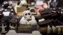 Kreasi cokelat yang berbentuk tengkorak ditampilkan selama Chocolate Fair di Brussels, Belgia pada 21 Februari 2019. Edisi ke-6 Chocolate Fair berlangsung mulai 22 Februari 2019 hingga 24 Februari mendatang. (Photo by EMMANUEL DUNAND / AFP)