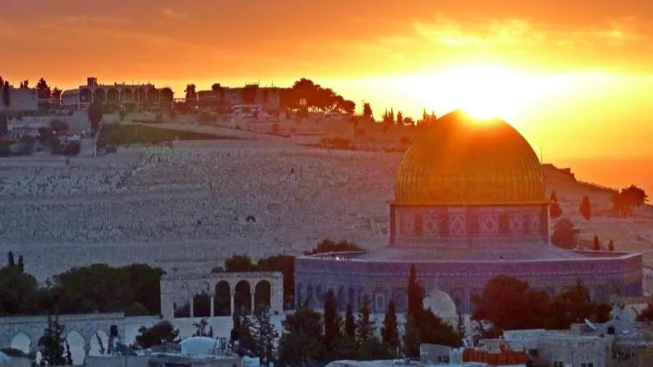 Dengan begitu, dia masih optimistis target investasi Indonesia di akhir tahun 2023 ini masih bisa tercapai. Meski begitu, Tina mengaku turut prihatin atas konflik Israel-Palestina yang kian memanas.