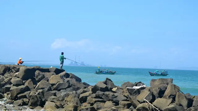 Selama Oktober 2018 tiupan angin di Cilacap kencang dan ada hari tanpa bayangan, Sabtu (13/10/18). (Foto: Liputan6.com/Muhamad Ridlo)