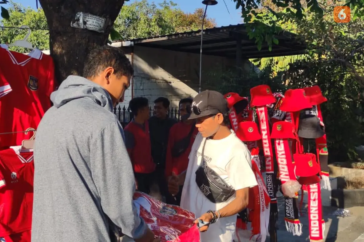 Berkah Laga Timnas Indonesia untuk Pedagang Jersey