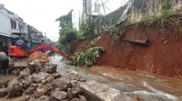 Hujan Deras Picu Longsor di Depok, Pemkot Kerahkan DPUPR