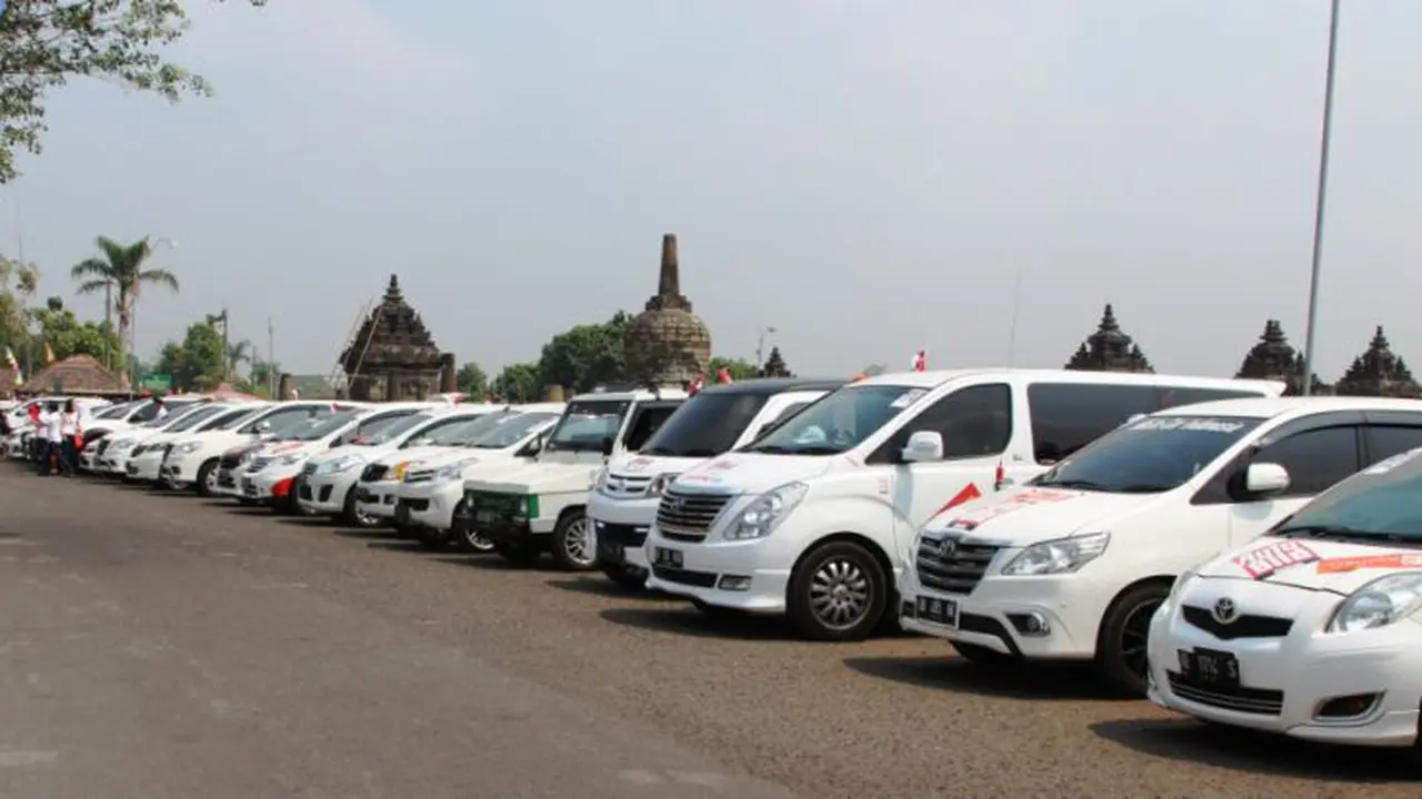Pemecahan Rekor MURI oleh komunitas White Car Indonesia