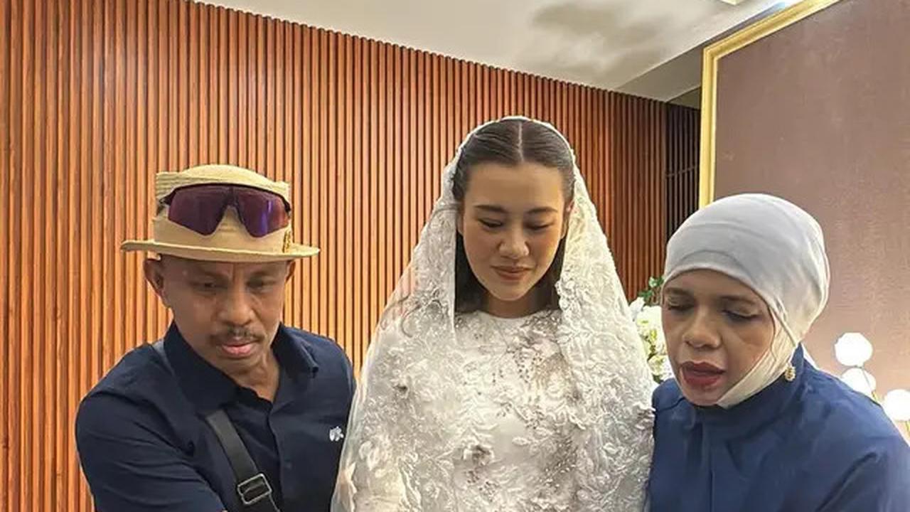 6 Potret Gen Halilintar di Tasyakuran 4 Bulan Kehamilan Aaliyah Massaid, Beri Doa