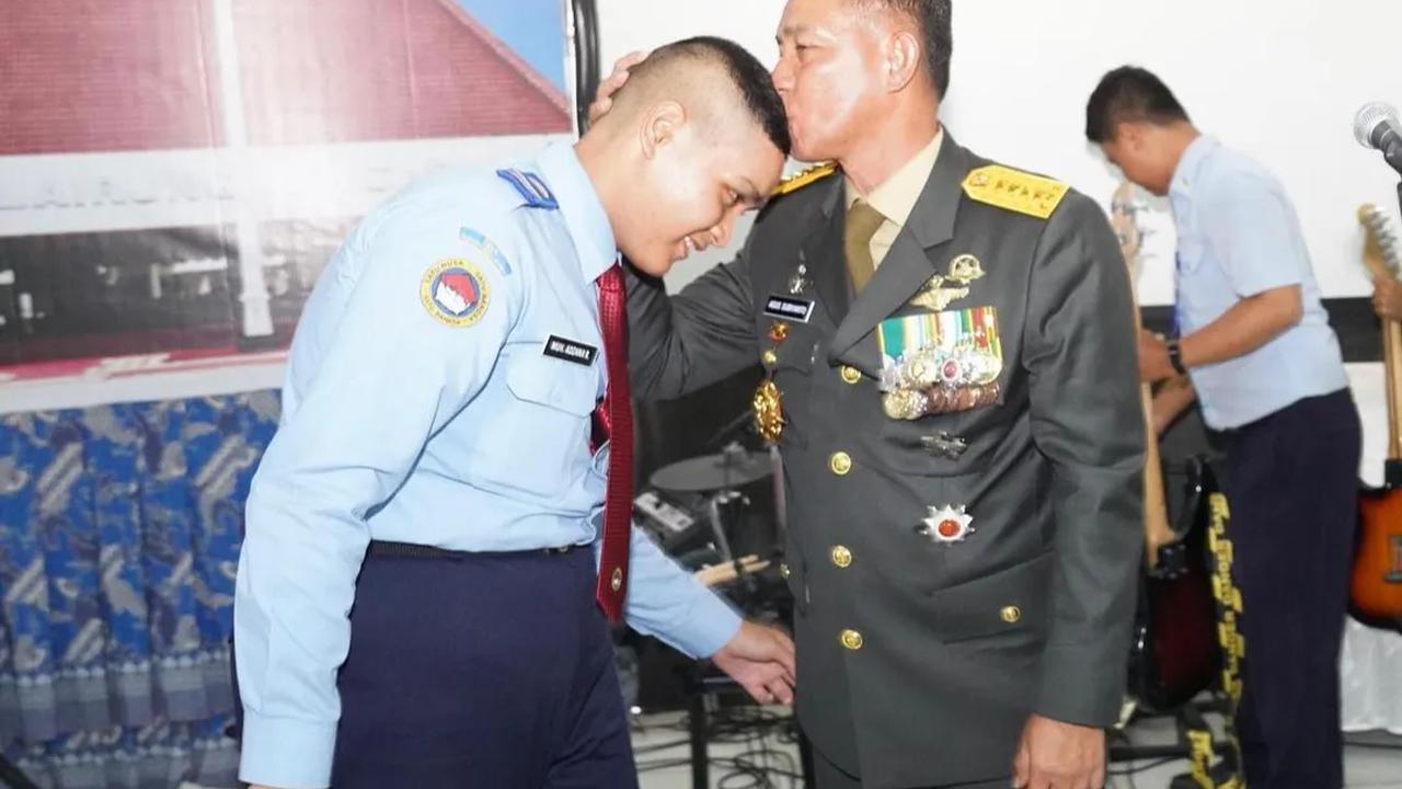 "Kebanggaan orangtua, semoga menjadi anak sholeh. Aamiin Aamiin Aamiin YRA," tulisnya, demikian dikutip dalam kolom caption.