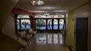 Pemandangan lobi kosong Hotel Alpino, di Buenos Aires, Argentina pada 15 Juni 2021. Pembatasan akibat pandemi corona Covid-19 telah menyebabkan penurunan jumlah wisatawan selama setahun di Argentina. (RONALDO SCHEMIDT / AFP)