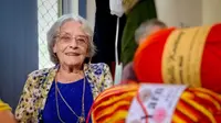 Nenek 92 Tahun Asal Australia Ini Jahit 20.000 Baju untuk Anak India