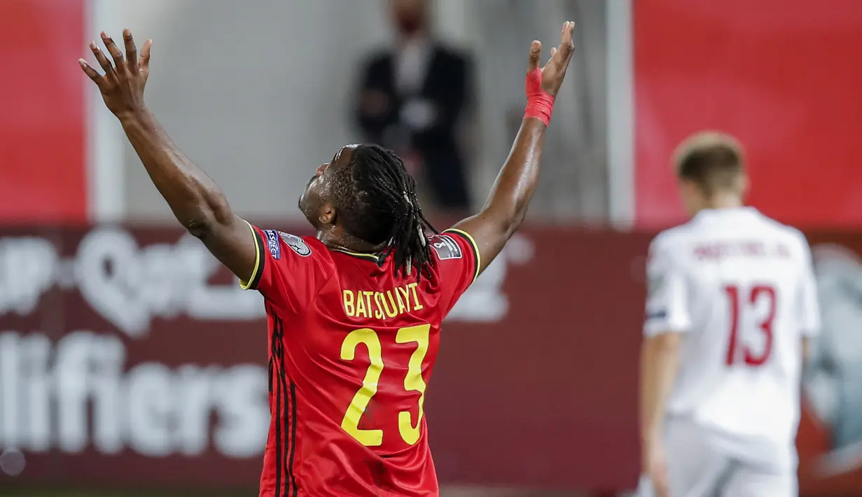 Striker Belgia, Michy Batshuayi melakukan selebrasi usai mencetak gol pertama Belgia ke gawang Belarusia dalam laga Kualifikasi Piala Dunia 2022 Zona Eropa Grup E di King Power Stadium, Belgia, Selasa (30/3/2021). Belgia menang 8-0 atas Belarusia. (AP/Francisco Seco)