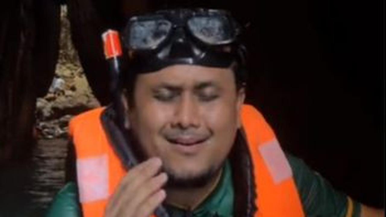 Lantunkan Adzan di Goa Penuh Air