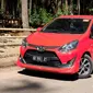 Dua orang pengguna aplikasi FIFGroup Mobile Customer (FMC) memperoleh Toyota Agya varian E M/T. (Septian/Liputan6.com)