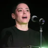 Pasalnya, semakin hari makin banyak para wanita cantik buka suara lantaran pernah menjadi korban produser ternama itu. Skandal seks Harvey Weinstein belum juga sirna dan masih terus menjadi bahan perbincangan.  (AFP/Matt Winkelmeyer)