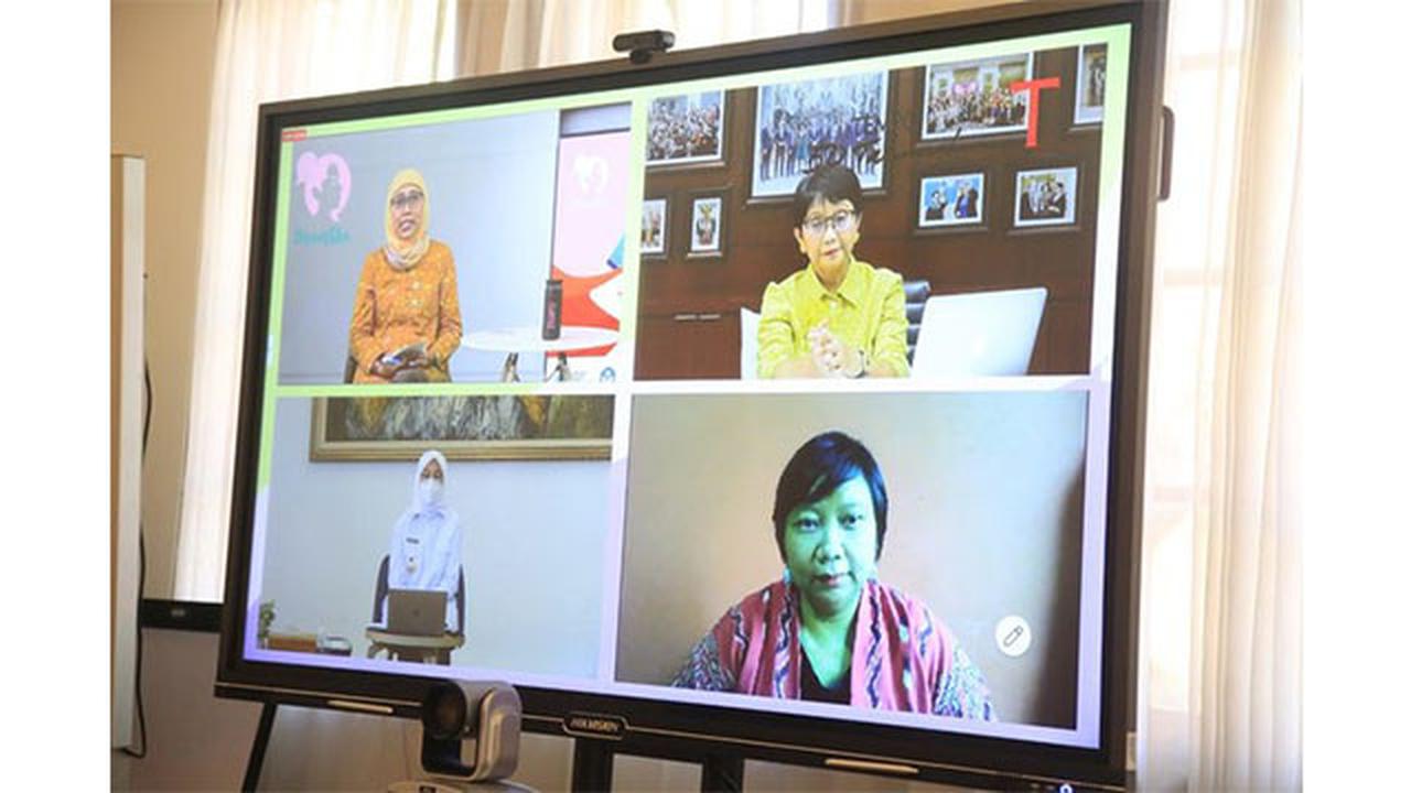 Bupati Ipuk dan Menlu Bahas Program Perlindungan dan Pemberdayaan Pekerja Migran