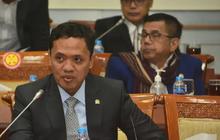 Ketua Komisi III DPR: Sekarang Guru Cubit Murid Dipidana, Dulu Dipukul Penggaris Kayu Kita Jadi Tertib