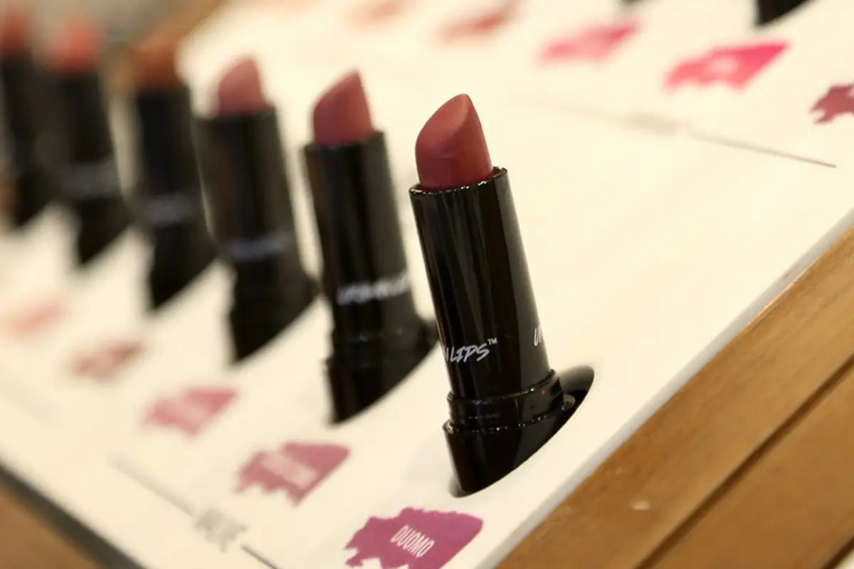 Ini 3 Kegunaan Lipstik yang Harus Kamu Tahu
