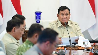 Pimpin Rapat Kebakaran Hutan, Prabowo Optimalkan Kekuatan Personel