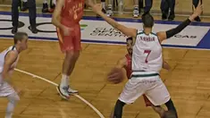 Facundo Campazzo pebasket Spanyol dari tim UCAM Murcia melakukan trik ajaib mirip dengan yang dilakukan oleh Stephen Curry pebasket Golden State Warriors. Trik tersebut di Liga Endesa, kompetisi profesional basket di Spanyol.