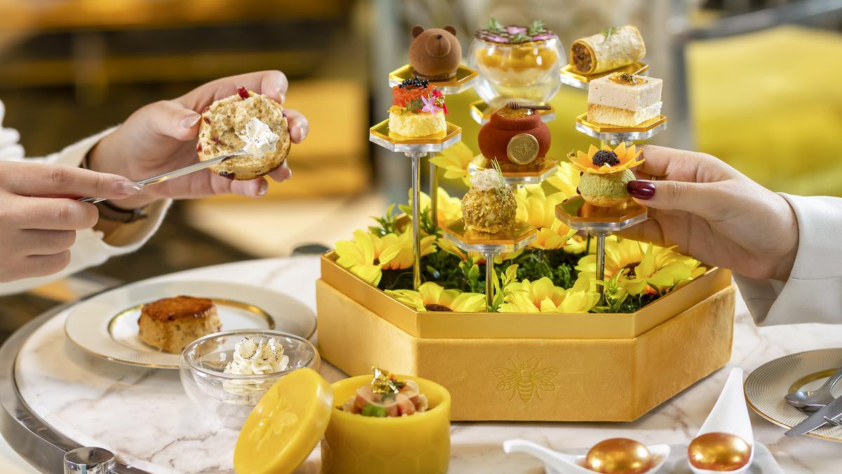 Sentuhan Liquid Gold dari Madu Mentah Lokal di Afternoon Tea ala Bangsawan