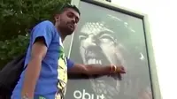Papan Iklan Luis Suarez Jadi Bahan Lelucon Turis di Brasil