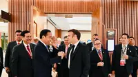 Presiden Jokowi dalam pertemuan bilateral dengan Presiden Republik Prancis Emmanuel Macron yang digelar di Bharat Mandapam, IECC, Pragati Maidan, New Delhi, India, pada Sabtu (9/9/2023). (BPMI Setpres/Laily Rachev)