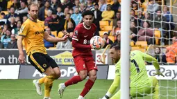 Liverpool berhasil merebut tiga poin usai menang 3-1 atas Wolverhampton. Tiga gol Liverpool dicetak oleh Mohamed Salah, Andrew Robertson, dan Harvey Elliot. (AP Photo/Rui Vieira)