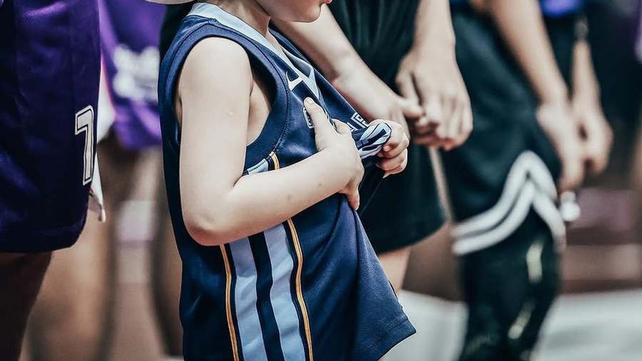 7 Potret Rayyanza Ikut Turun ke Lapangan IBL, Boss Cilik Rans Simba Bikin Gemas - Aura Sultannya Kenceng Banget