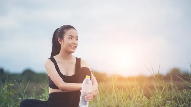 Ilustrasi pelari beristirahat setelah melakukan lari pemulihan/freepik.com/jcomp