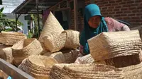 Diet Plastik di Ponorogo Jadi Berkah bagi Perajin Besek