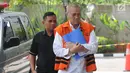 Direktur PT Cahaya Prima Cemerlang, Freddy Lumban Tobing (kanan) tiba di Gedung KPK, Jakarta, Senin (8/7/2019). Freddy diperiksa sebagai tersangka terkait dugaan korupsi pengadaan dan penanganan virus flu burung di Kementerian Kesehatan. (merdeka.com/Dwi Narwoko)