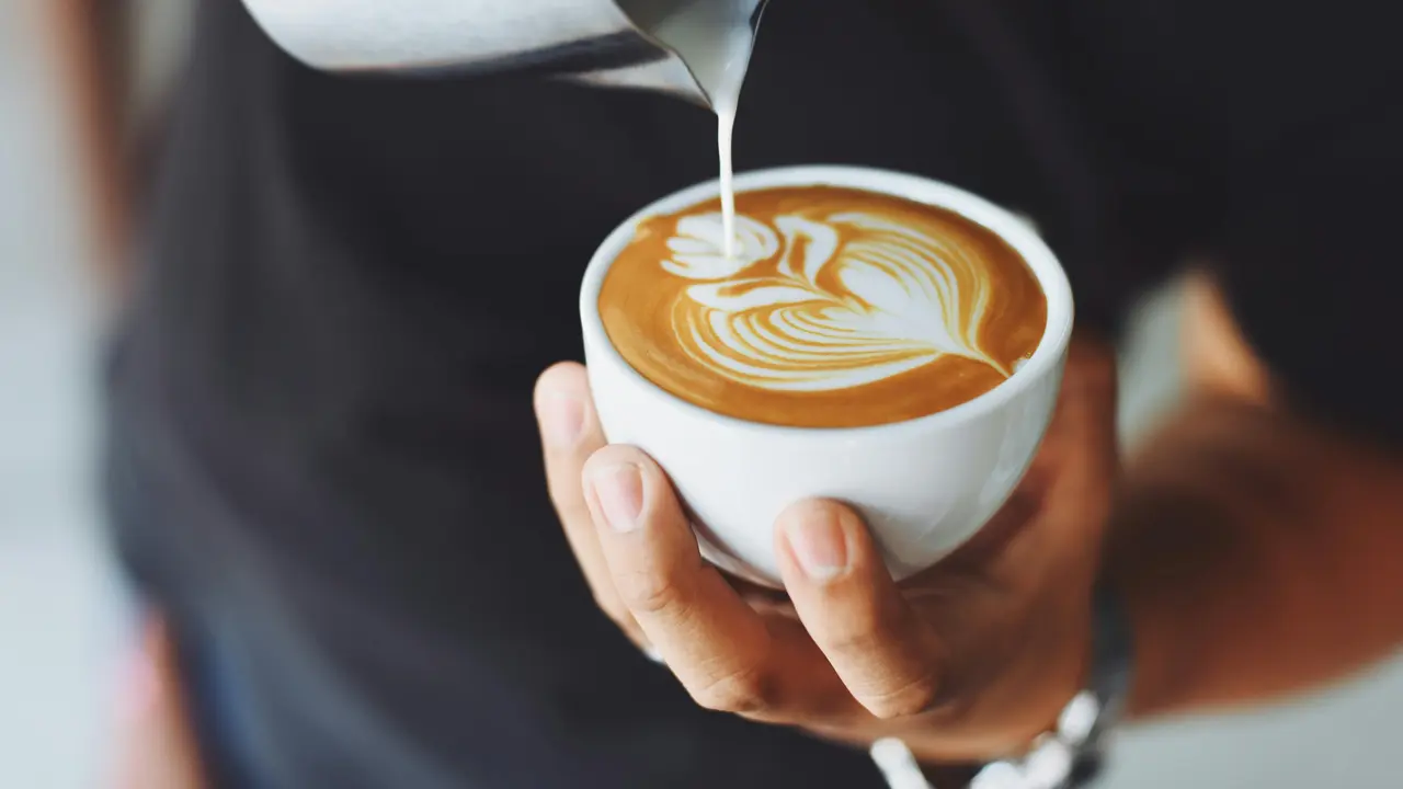 Mitos: Minum Kopi dan Teh Dilarang untuk Ibu Menyusui