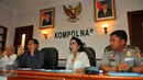 Panitia Seleksi Komisioner Kompolnas mengumumkan perpanjangan pendaftaran calon anggota Kompolnas di Jakarta, Senin (15/2). Masa penerimaan calon komisioner lembaga pengawas kepolisian itu diperpanjang hingga 29 Februari 2016. (Liputan6.com/Faisal R Syam)