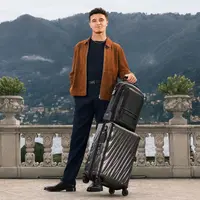 TUMI menggandeng Lando Norris, pembalap muda tim McLaren Formula 1, dalam peluncuran koleksi terbaru mereka, 19 Degree Lite. (Foto/Dok: TUMI)