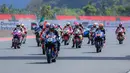 Pembalap Yamaha Racing Indonesia, Wahyu Nugroho memacu motornya saat Race 2 AP250 Asia Road Racing Championship (ARRC) Mandalika 2025 di Sirkuit Internasional Pertamina Mandalika, Lombok, NTB, Minggu (31/08/2025). (Bola.com/Bagaskara Lazuardi)