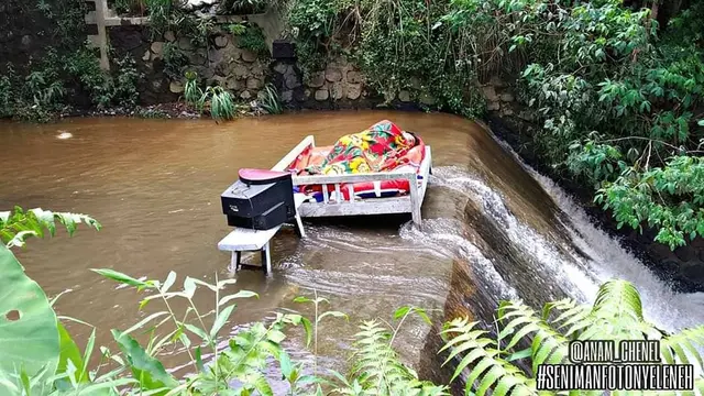 7 Potret Aksi yang Dilakukan di Tempat Tak Biasa Ini Bikin Geleng Kepala